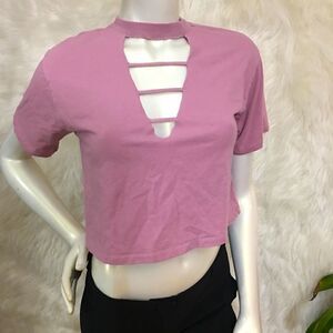Wild Fable Raw hem cut out V crop top